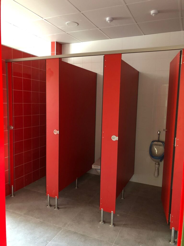 Cabinas fenólicas para aseos y vestuarios